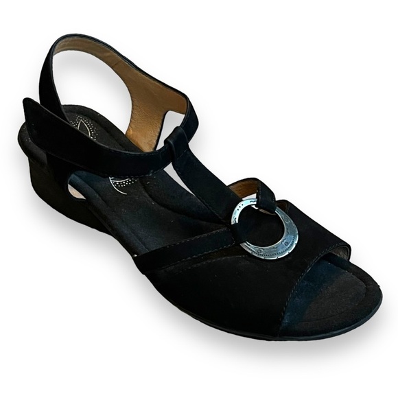 Umberto Raffini Yoli Wedge Sandals Black Suede T Strap Open Toe  EU41/US 10-10.5 - Picture 1 of 12